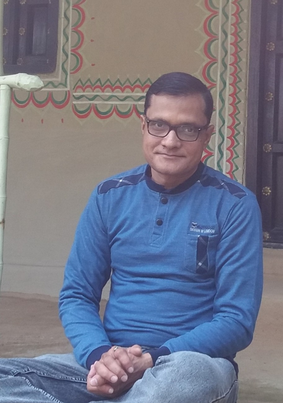 हताश, मर्मांहत अंतर्द्वंद्व - कामिनी मोहन।'s image