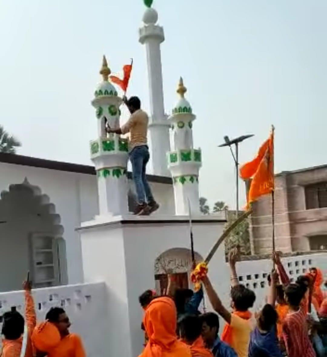 जुल्म जब सर से बढ़ता हैं तो मिट जाता है।'s image