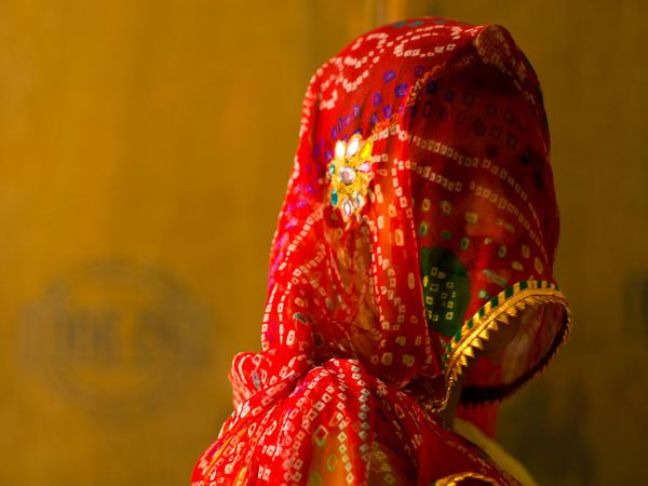 अधीन's image