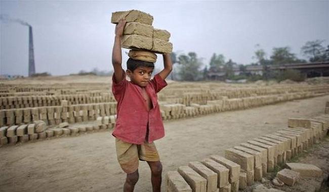 वो बच्चा कितना साहस कितना दम रखता है।'s image