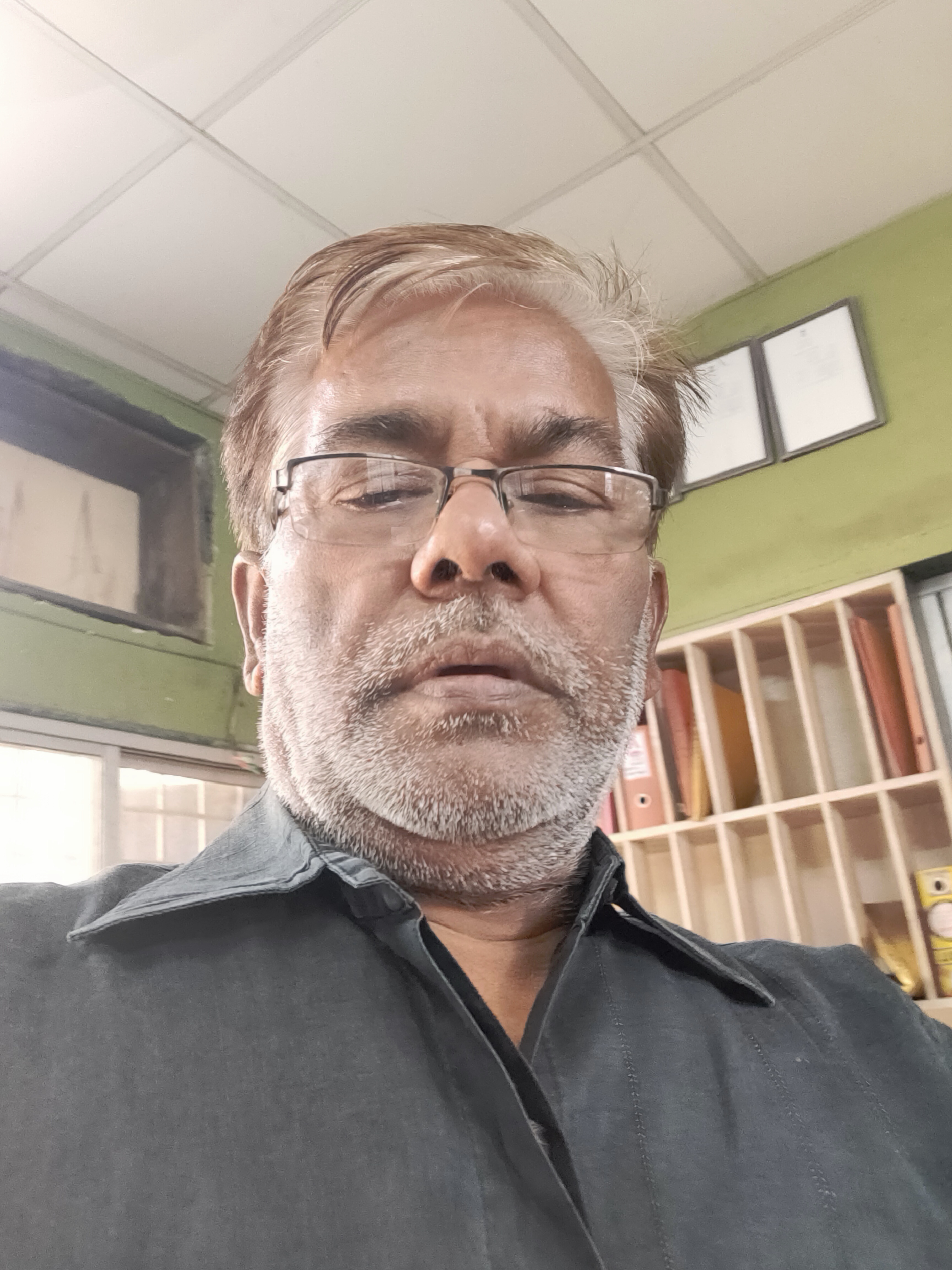 थक कर बैठ जाना's image