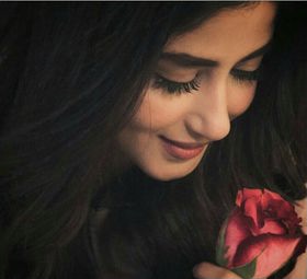 तेरे आने की आहट से समा महक जाता है ...'s image